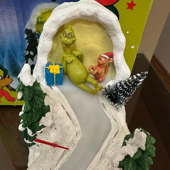 Dr. Seuss Christmas Village The Grinch Lair w/Max Light Sound 8Holiday Melodies - Picture 3 of 5